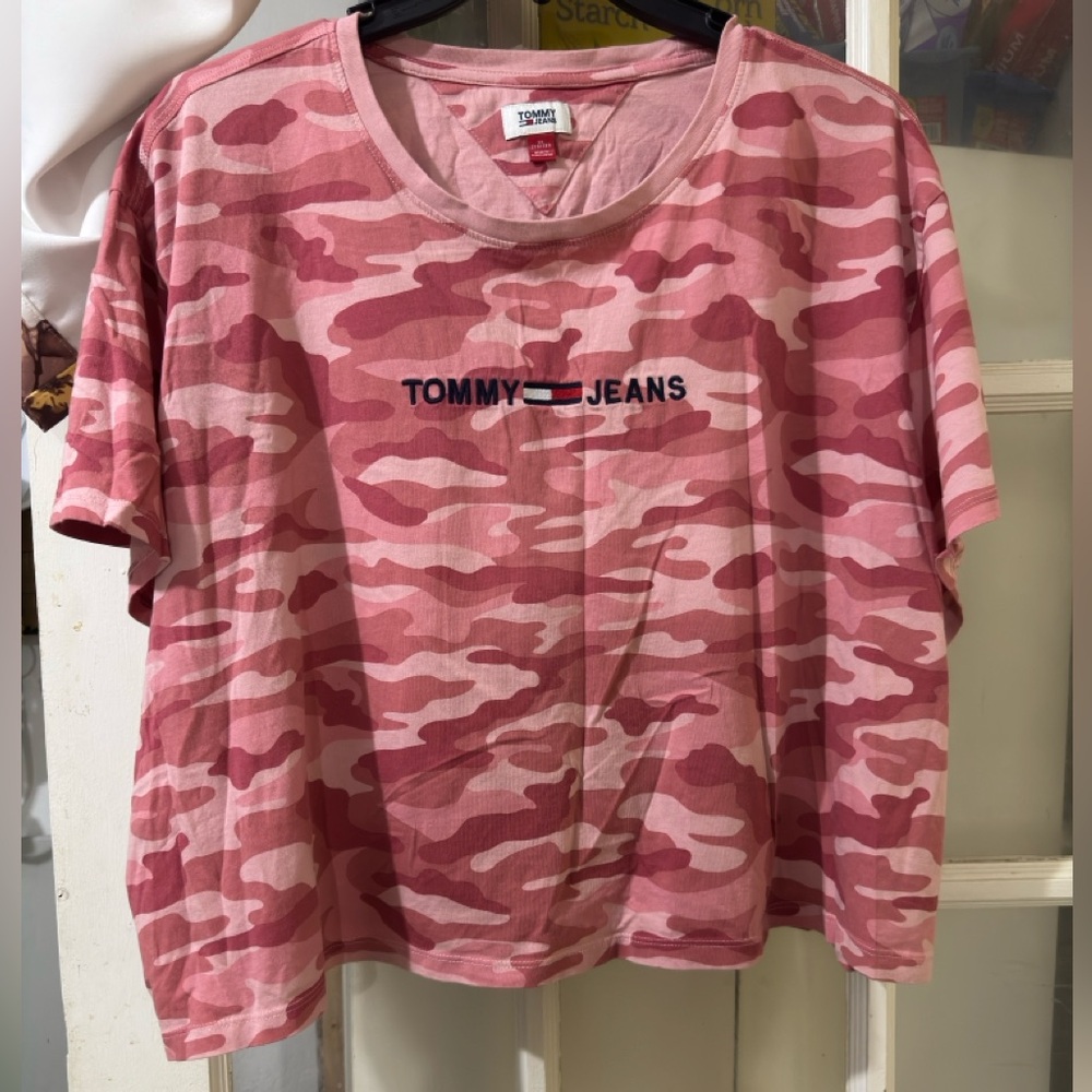 Tommy Jeans Pink Camo Embroidered Logo Plus size Crop T-Shirt NWOT Sz 3X